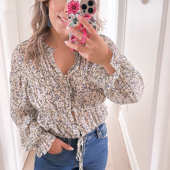 DYNAMITE floral blouse - Picture 4 of 4